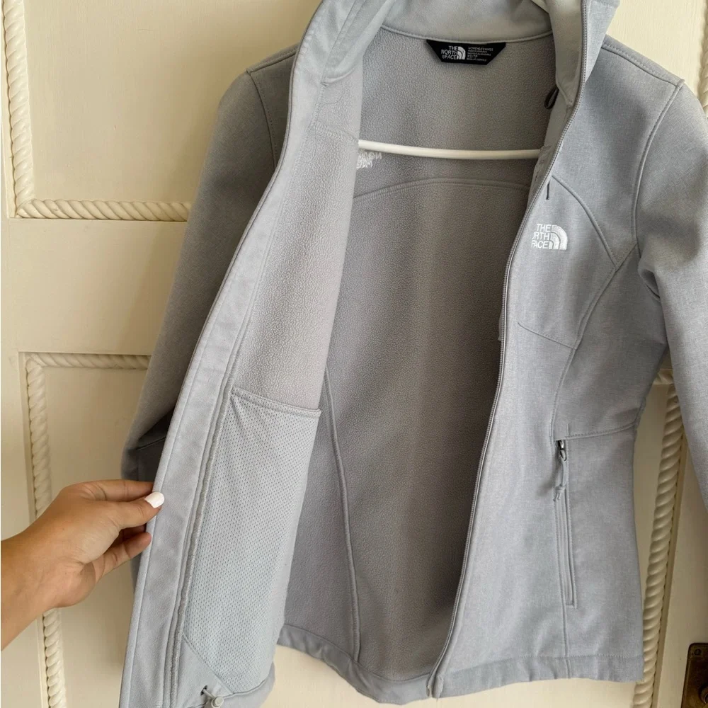 The North Face Apex Bionic women's soft shell jacket in light grey XS‎